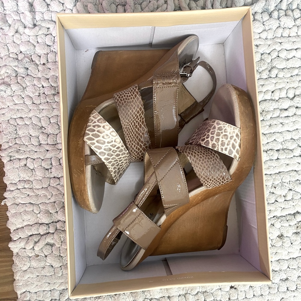 Michael Kors “desert wedge” birch 9.5 used